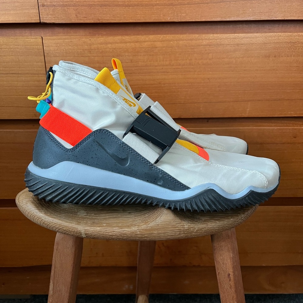 NIKE KOMYUTER SE SNEAKERS
